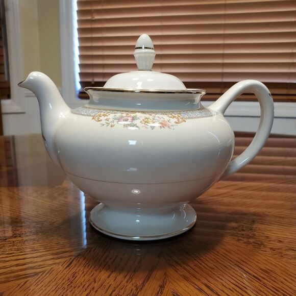 Vintage 1940's Homer Laughlin USA Eggshell Nautilus Blue Dawn Floral Teapot - Picture 1 of 11